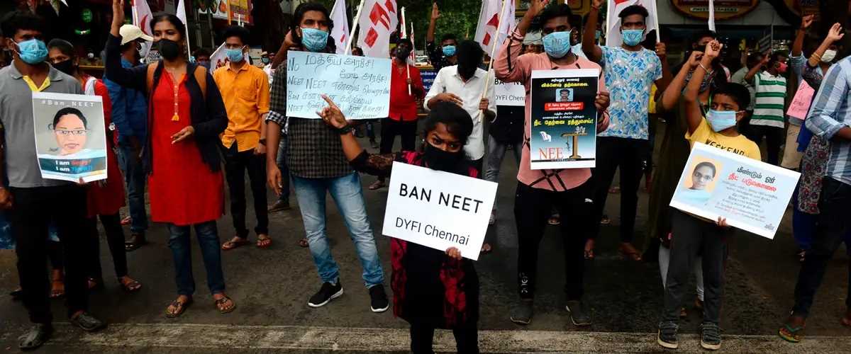 तमिलनाडु में नीट की वजह से क्यों हो रही हैं आत्महत्याएं